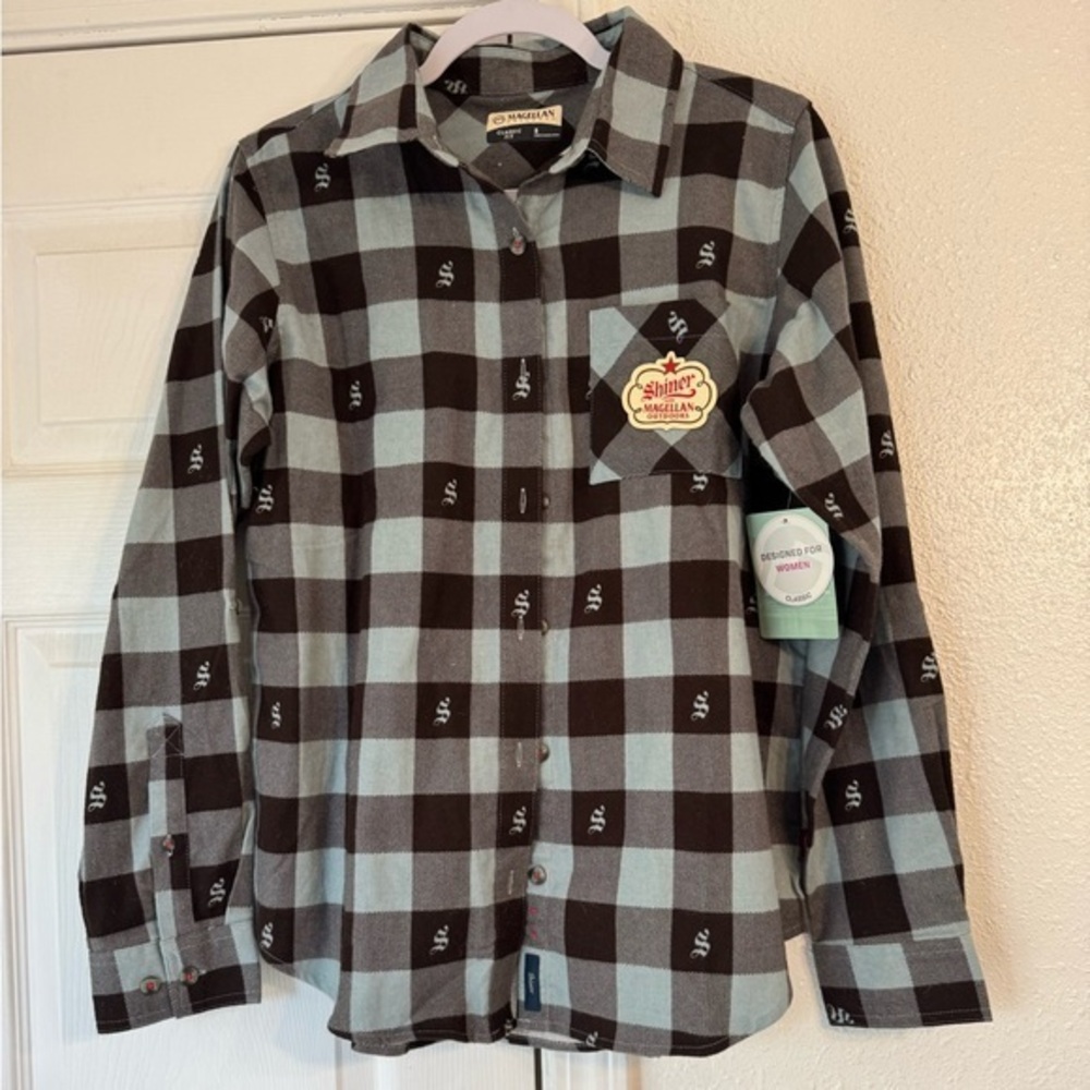 Magellan Outdoors blue Checkered women’s long sleeve button up Shirt